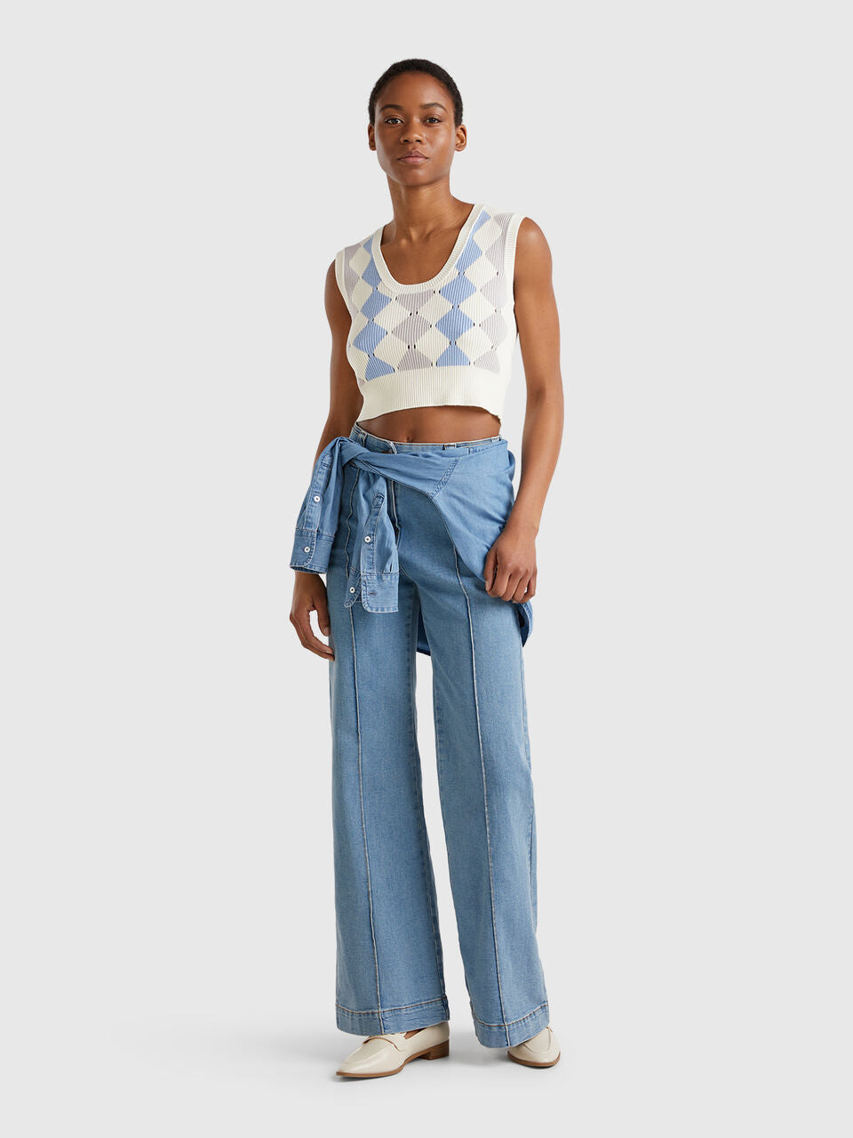 CROPPED VEST WITH DIAMOND INLAY