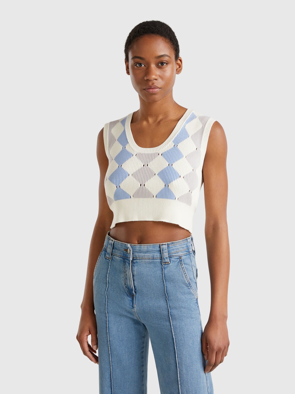 CROPPED VEST WITH DIAMOND INLAY