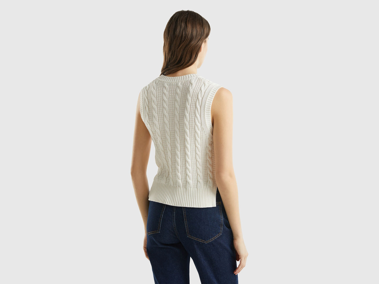 CROPPED CABLE KNIT VEST