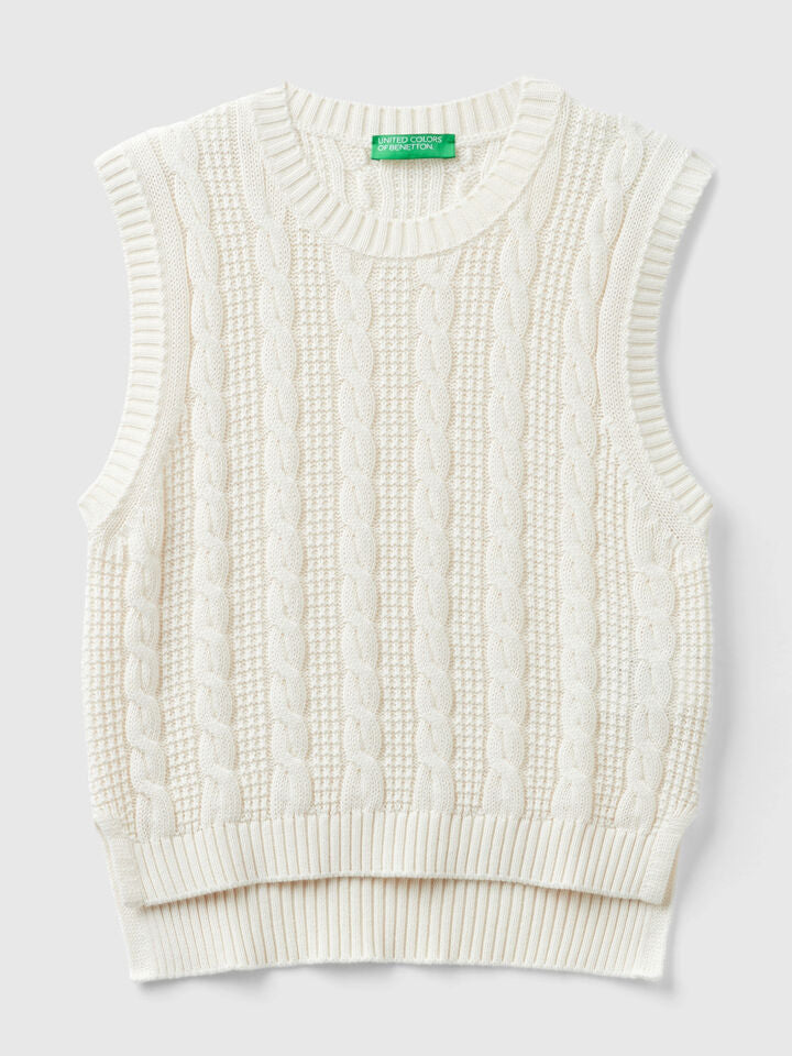 CROPPED CABLE KNIT VEST