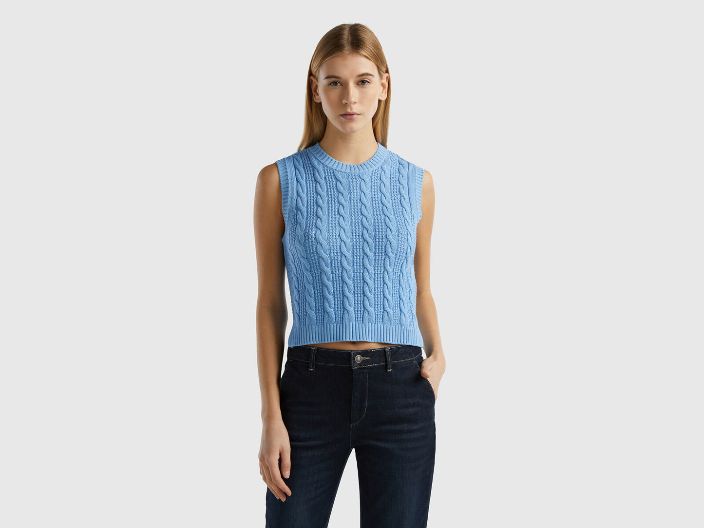 CROPPED CABLE KNIT VEST