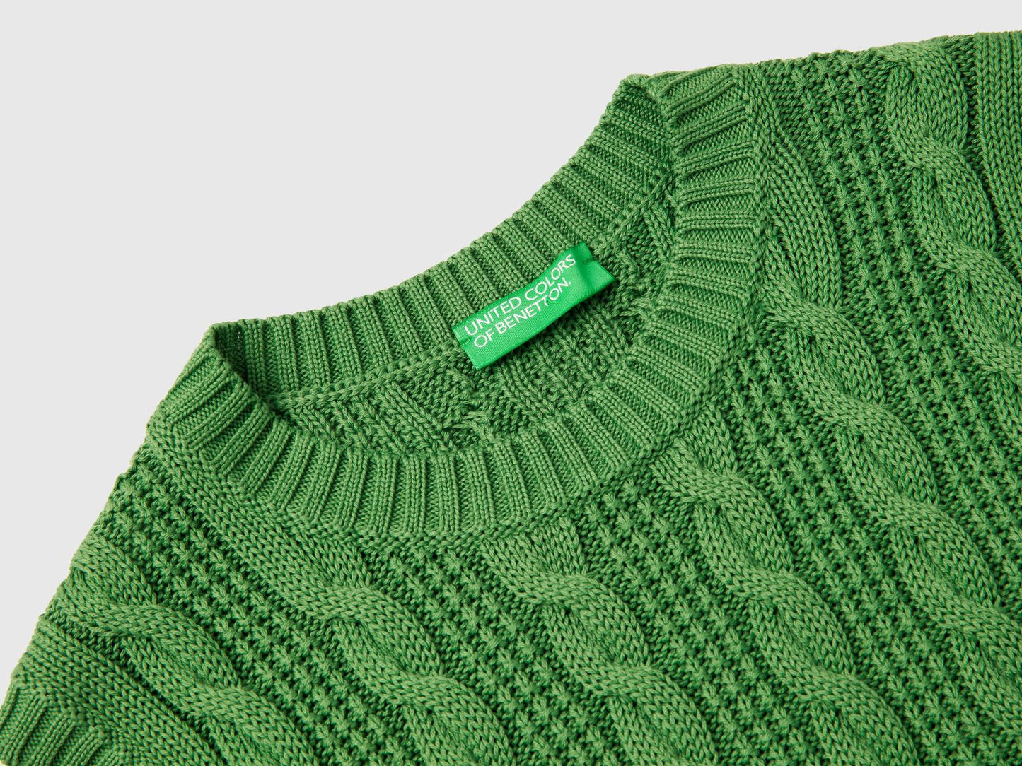 CROPPED CABLE KNIT VEST