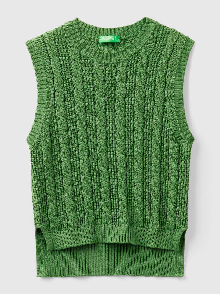 CROPPED CABLE KNIT VEST