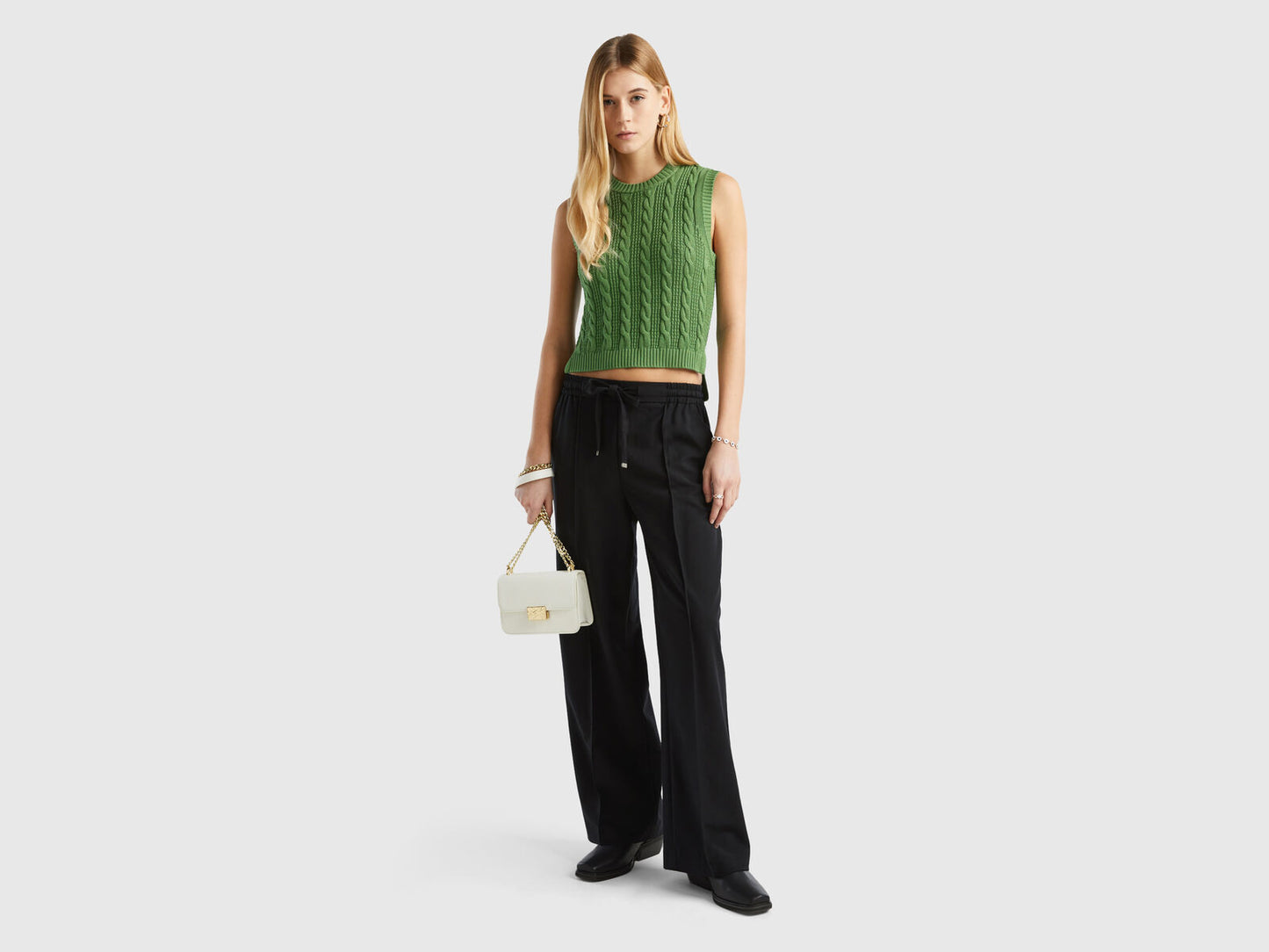 CROPPED CABLE KNIT VEST