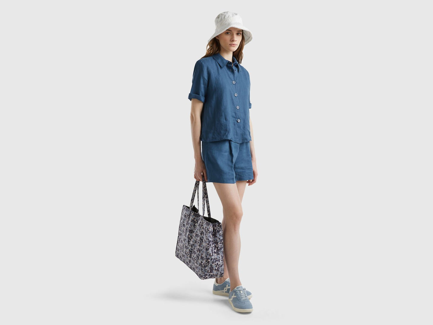 BERMUDAS IN PURE LINEN - SHORTS