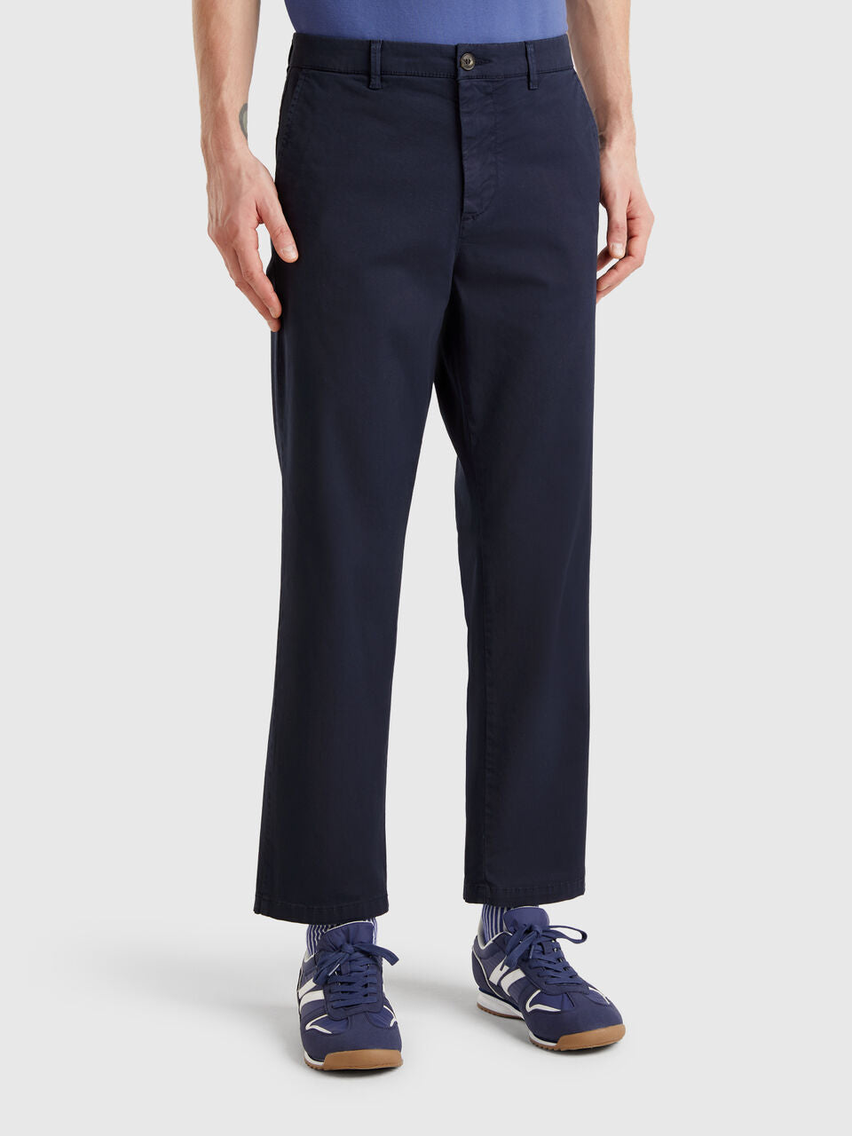 STRAIGHT FIT CHINOS