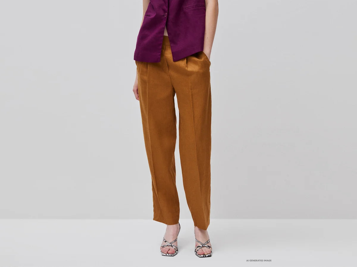 CARROT FIT TROUSERS IN PURE LINEN