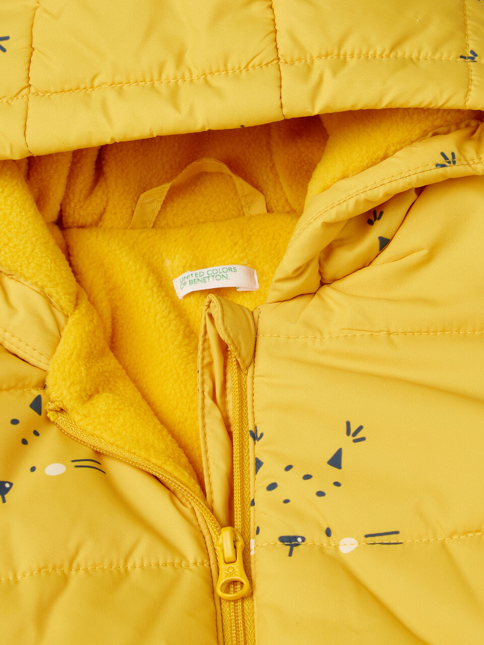 PATTERNED JACKET WITH ZIP AND HOOD