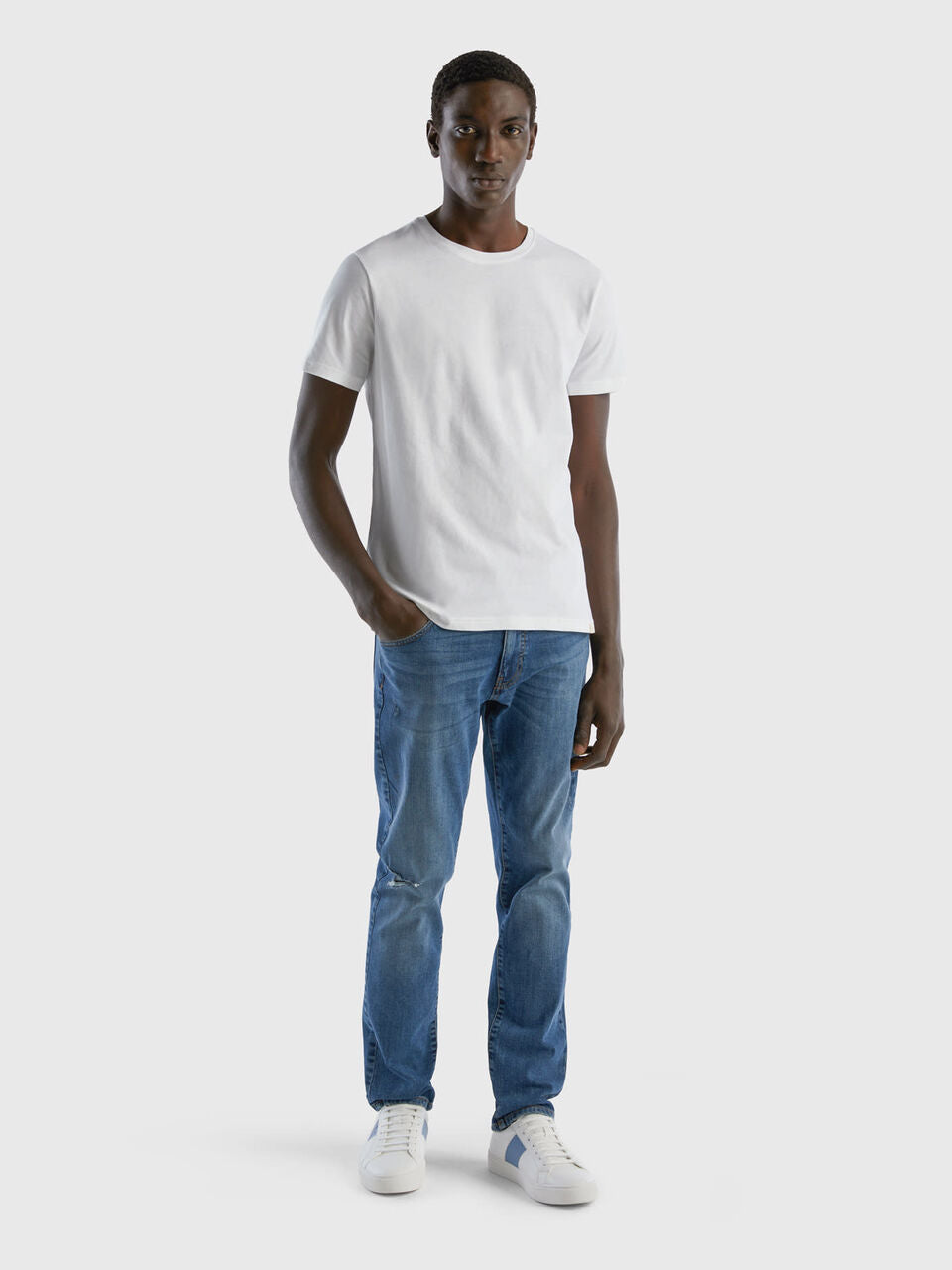 WHITE T-SHIRT