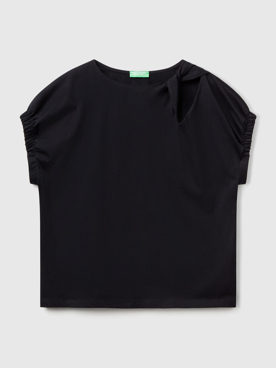 T-SHIRT WITH KNOT AND CUT-OUT