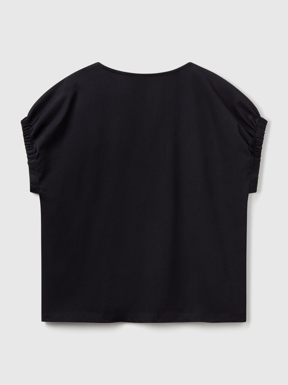 T-SHIRT WITH KNOT AND CUT-OUT