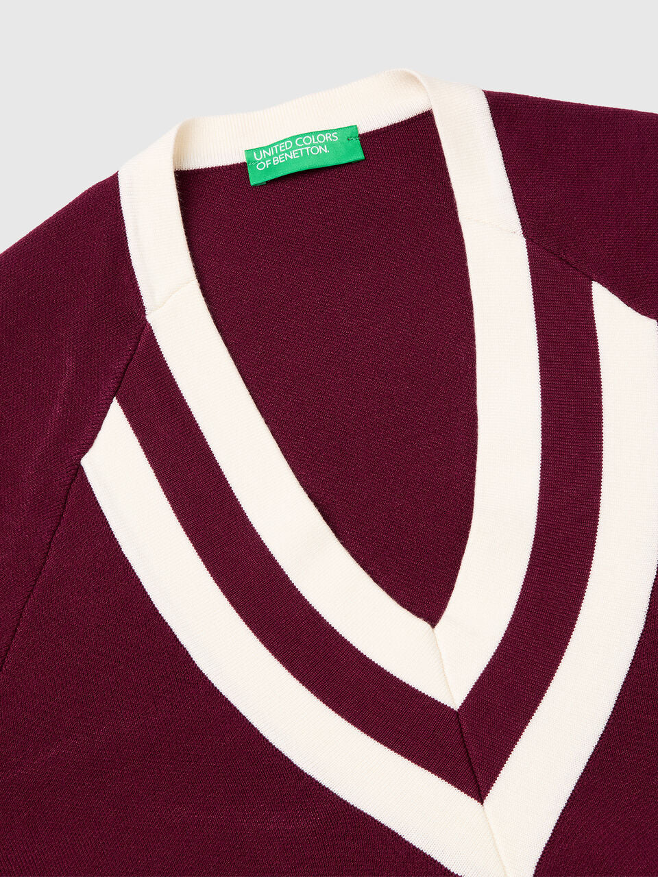 BOXY FIT V-NECK SWEATER