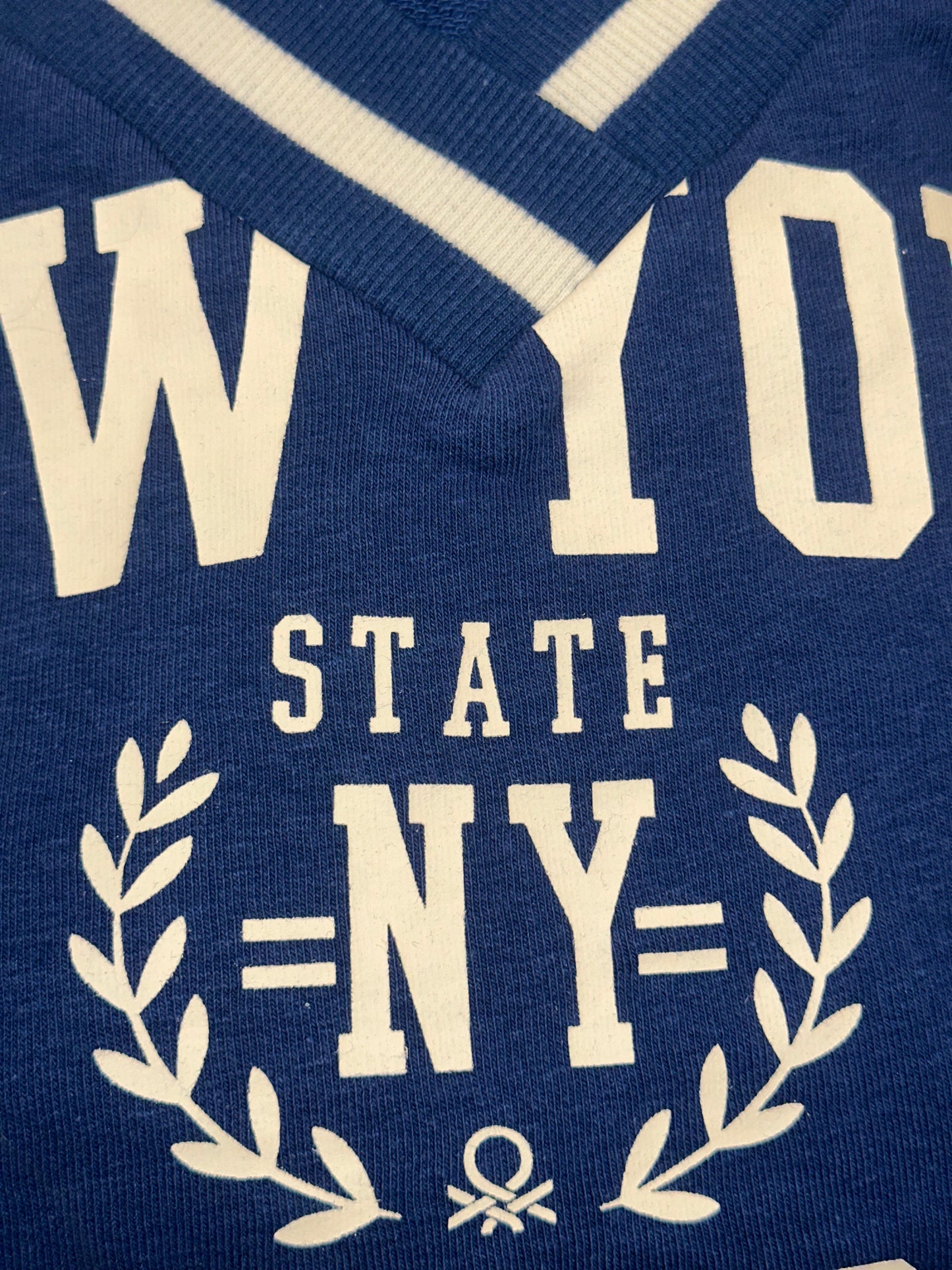 V-NECK SWEATSHIRT