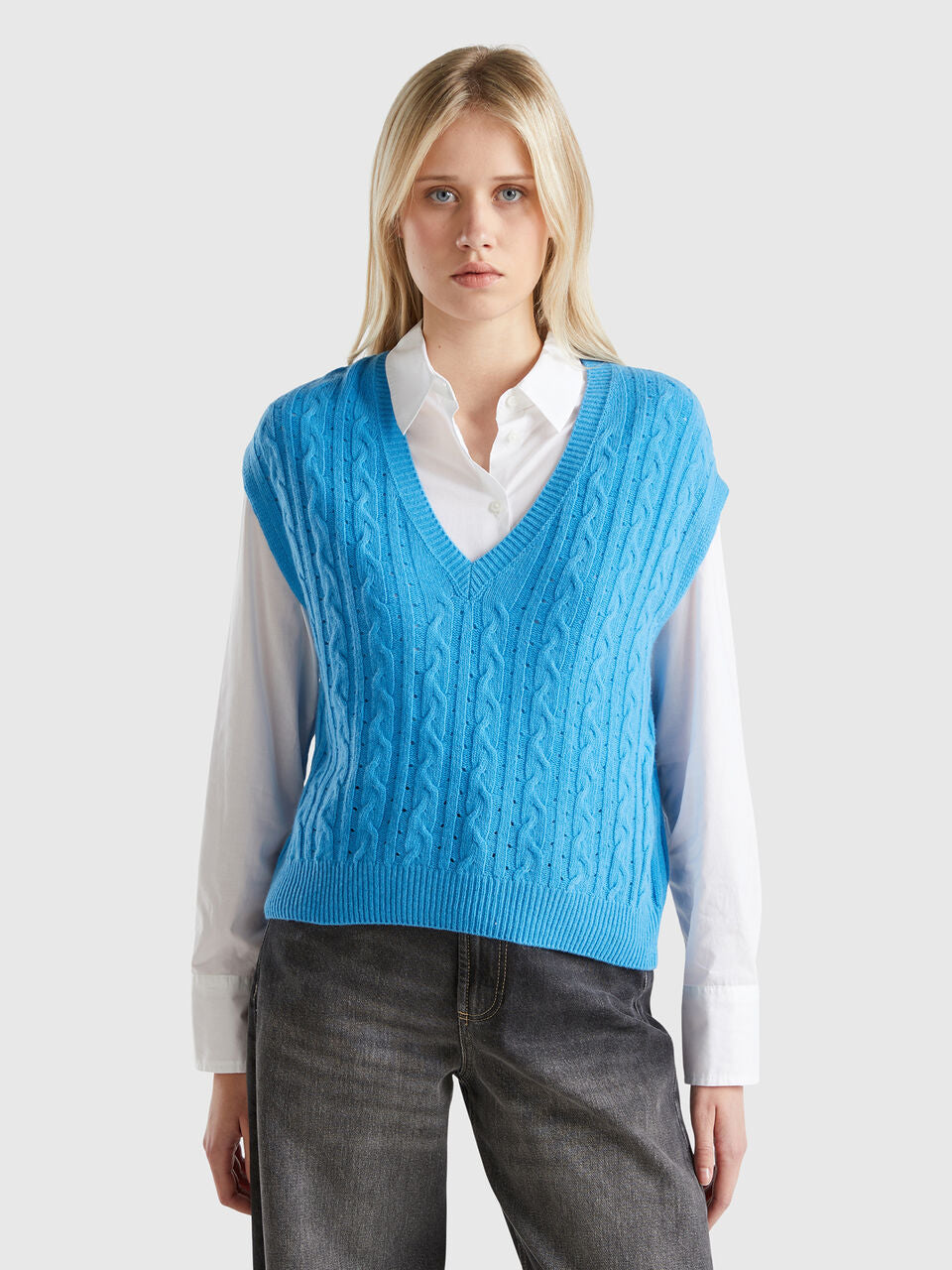 BOXY FIT VEST WITH CABLE KNIT AND PERFORATIONS