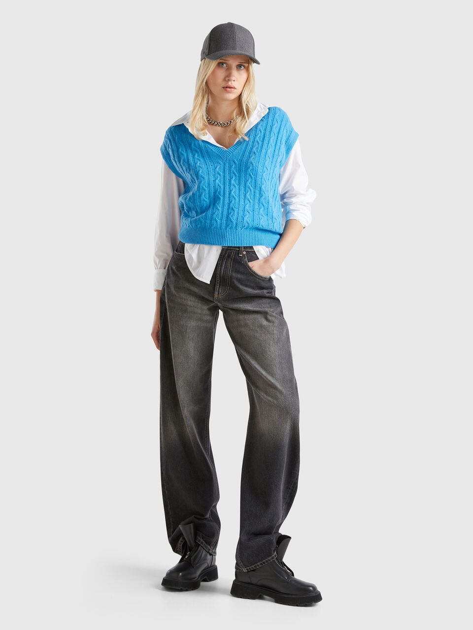 BOXY FIT VEST WITH CABLE KNIT AND PERFORATIONS