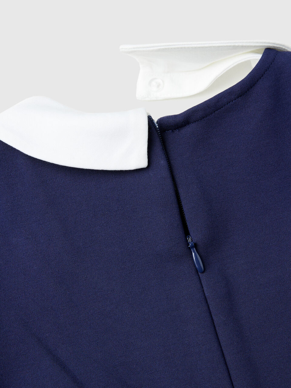 DRESS WITH REMOVABLE COLLAR