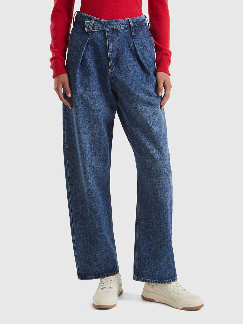 OVERSIZED FIT JEANS