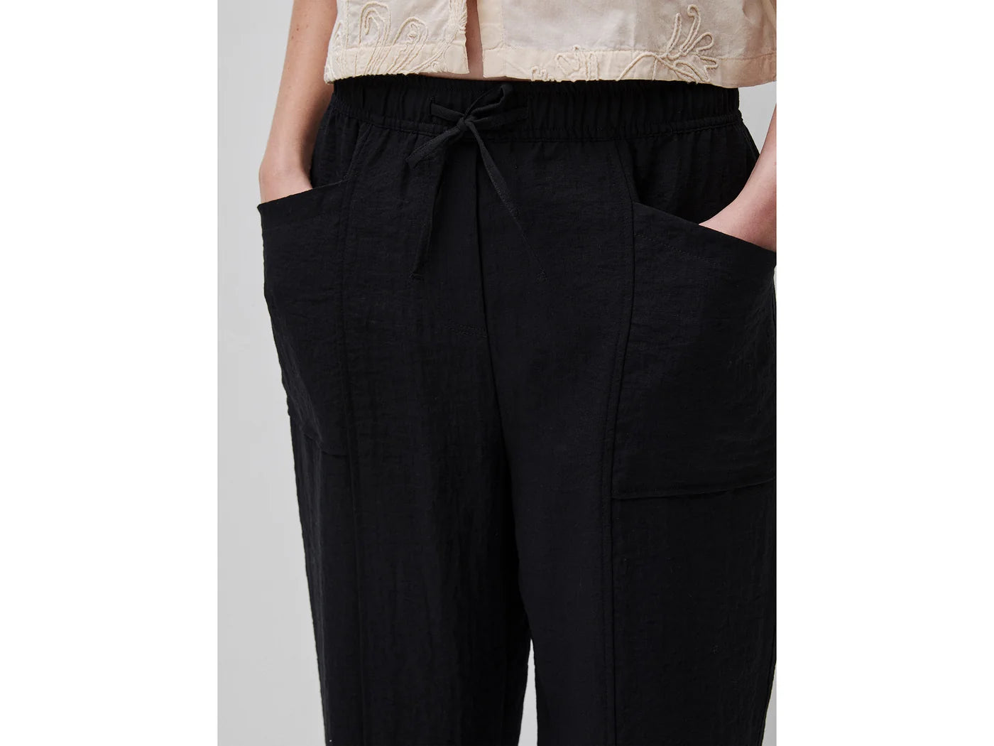DRAWSTRING TROUSERS