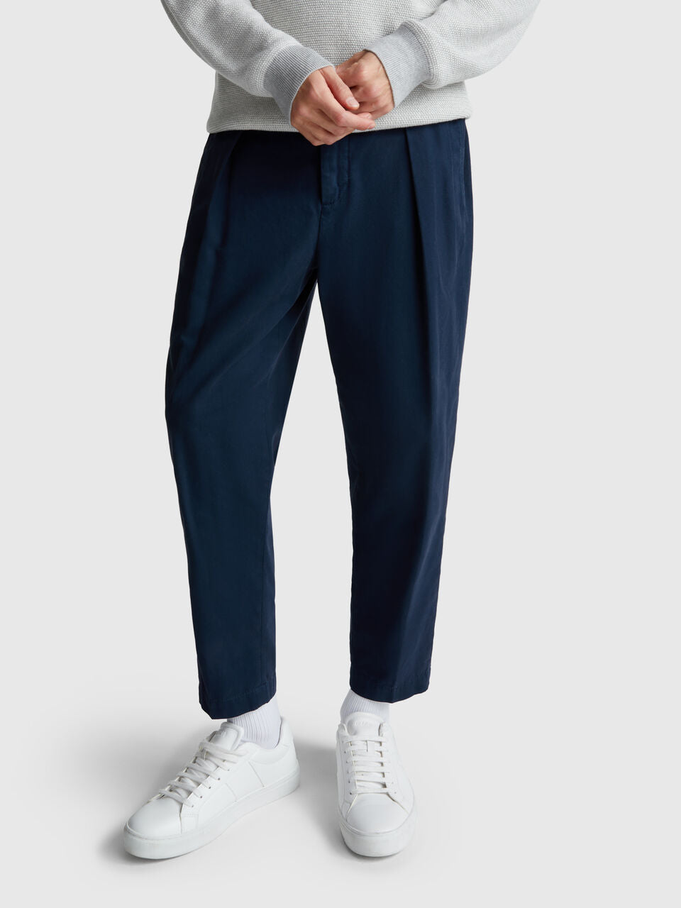 CARROT-CUT CHINO PANTS