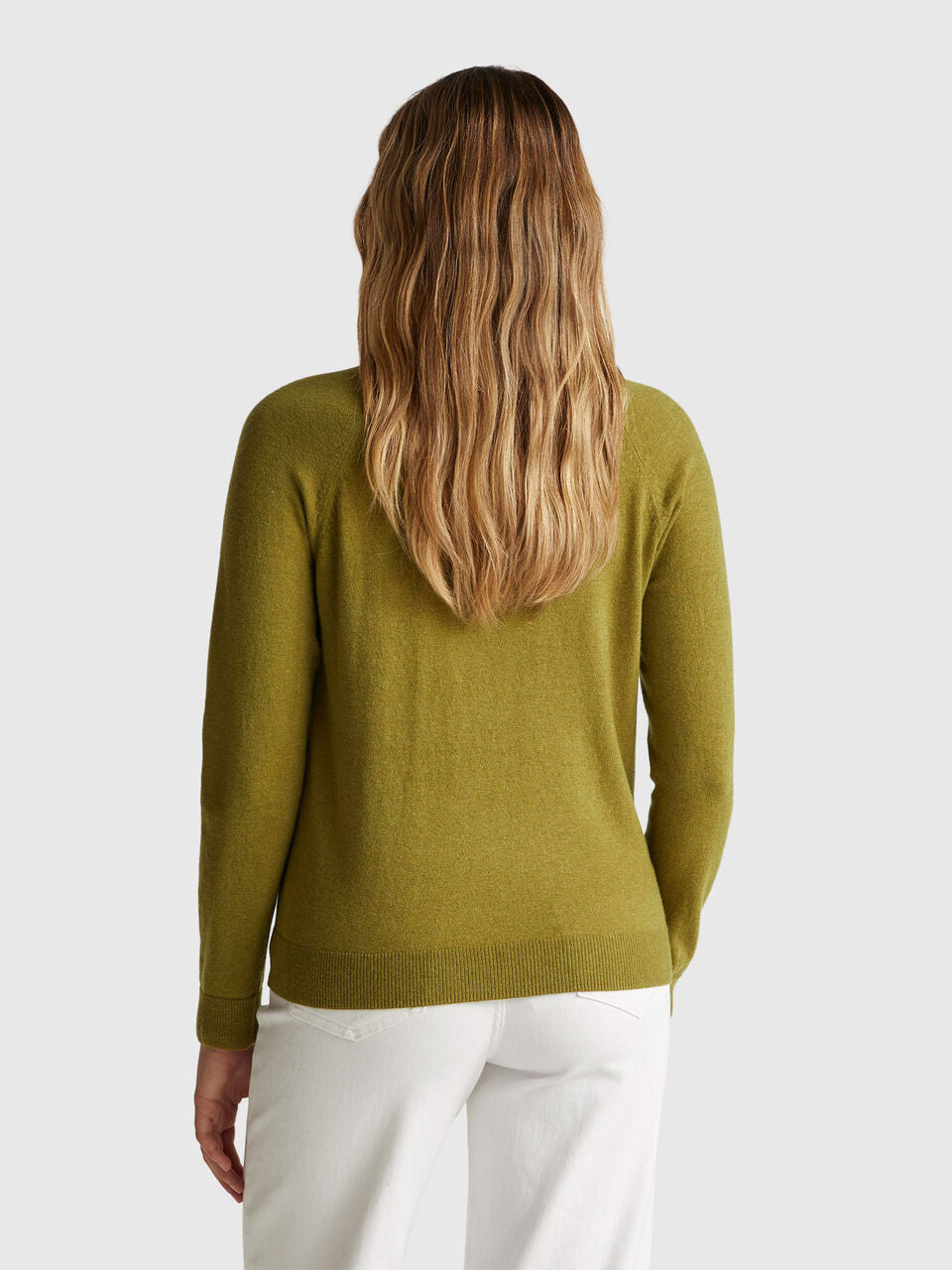 RED TURTLENECK SWEATER IN CASHMERE AND WOOL BLEND
