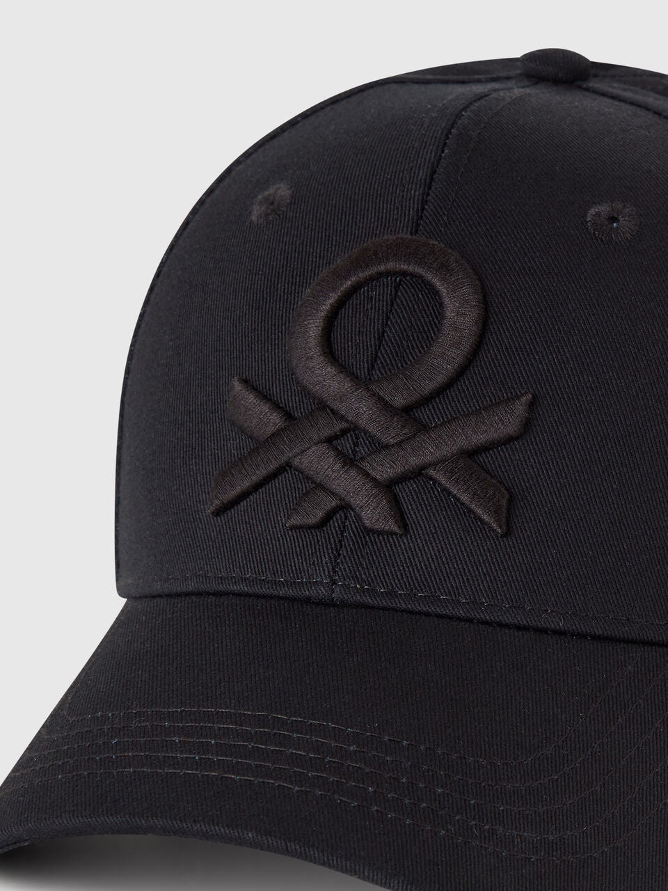BASEBALL CAP WITH EMBROIDERED LOGO