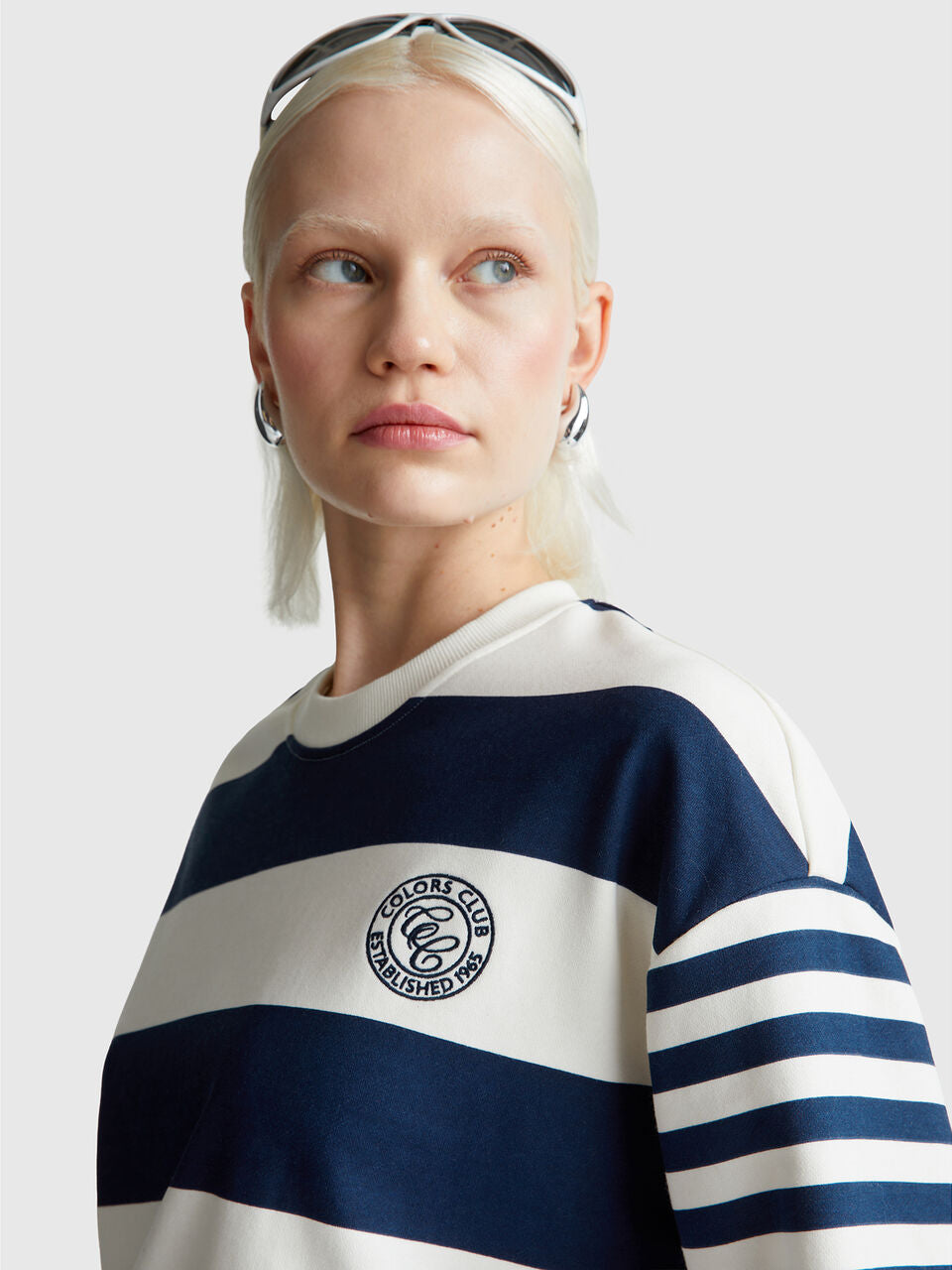 STRIPED ROUND NECK SWEATSHIRT