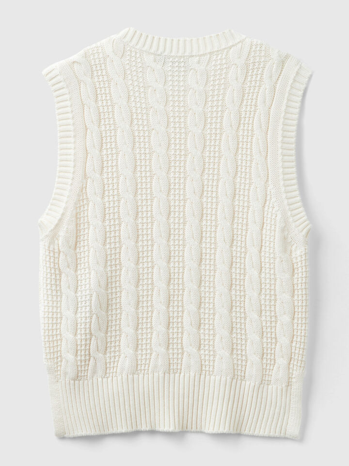 CROPPED CABLE KNIT VEST