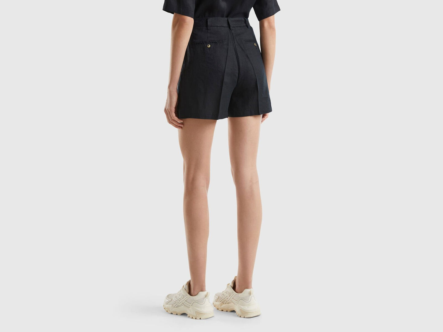 BERMUDAS IN PURE LINEN - SHORTS