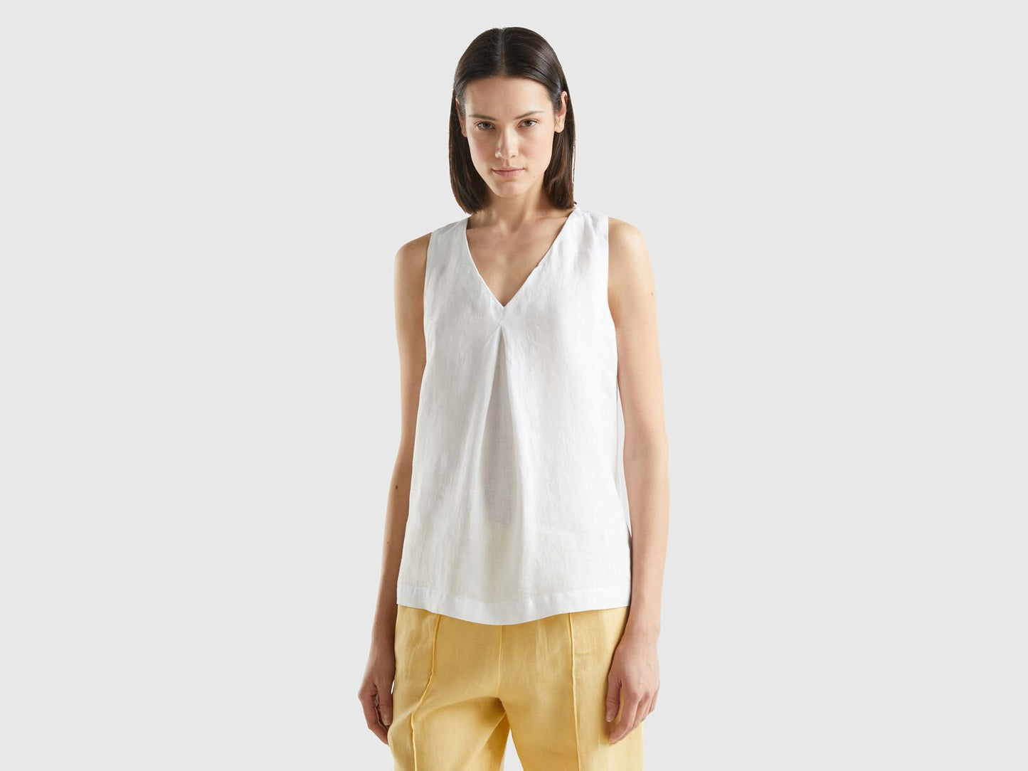 SLEEVELESS BLOUSE IN PURE LINEN