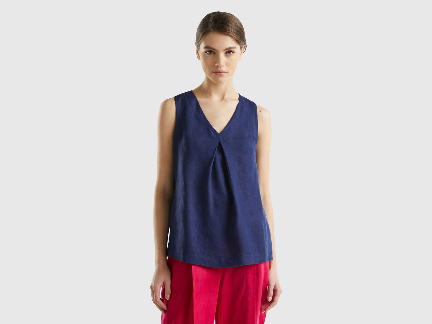 SLEEVELESS BLOUSE IN PURE LINEN