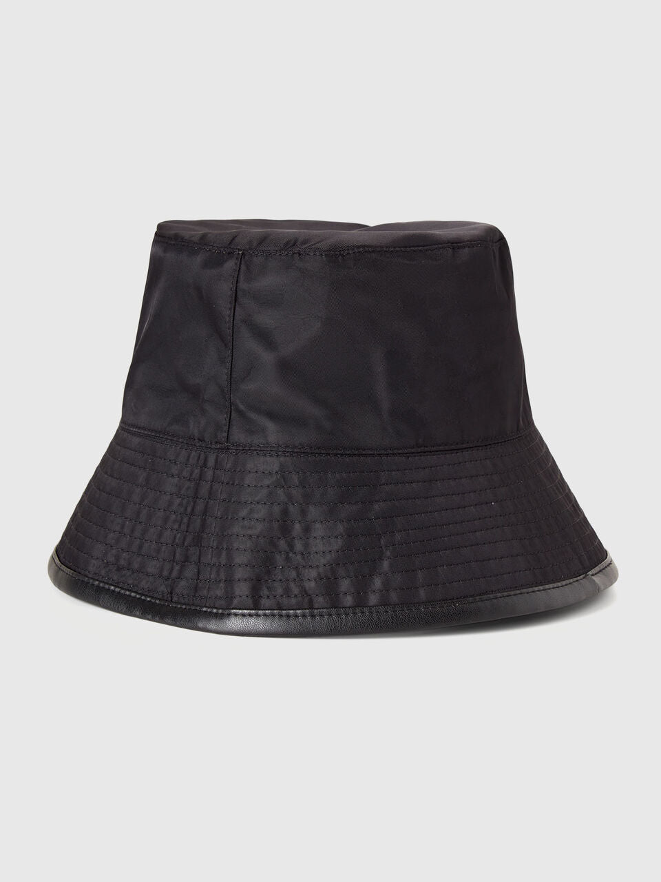 REVERSIBLE BUCKET HAT
