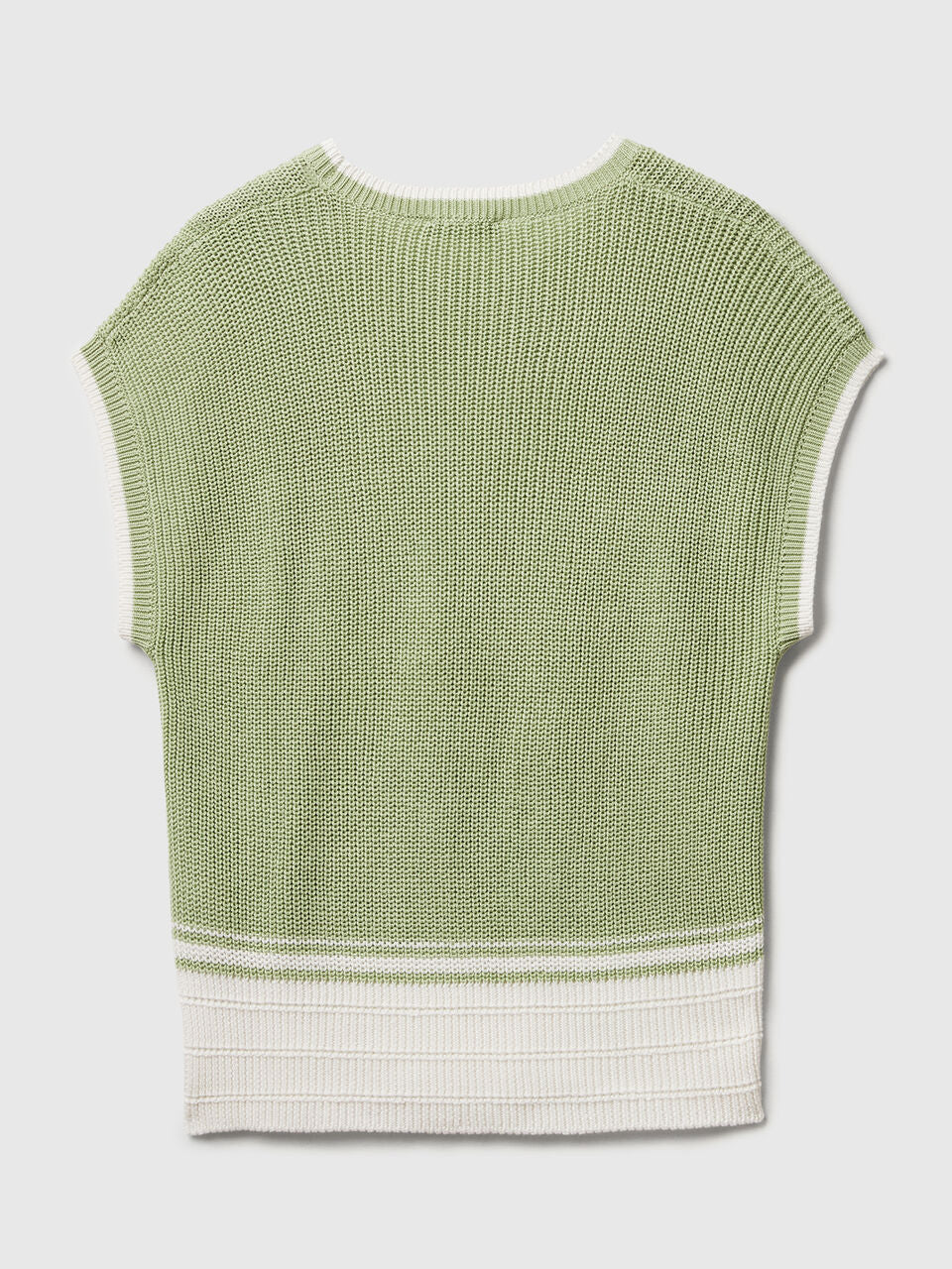 VEST WITH INLAY