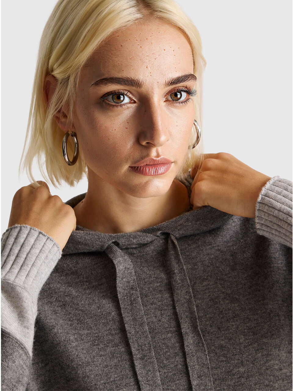 BLACK CASHMERE BLEND JERSEY WITH HOOD