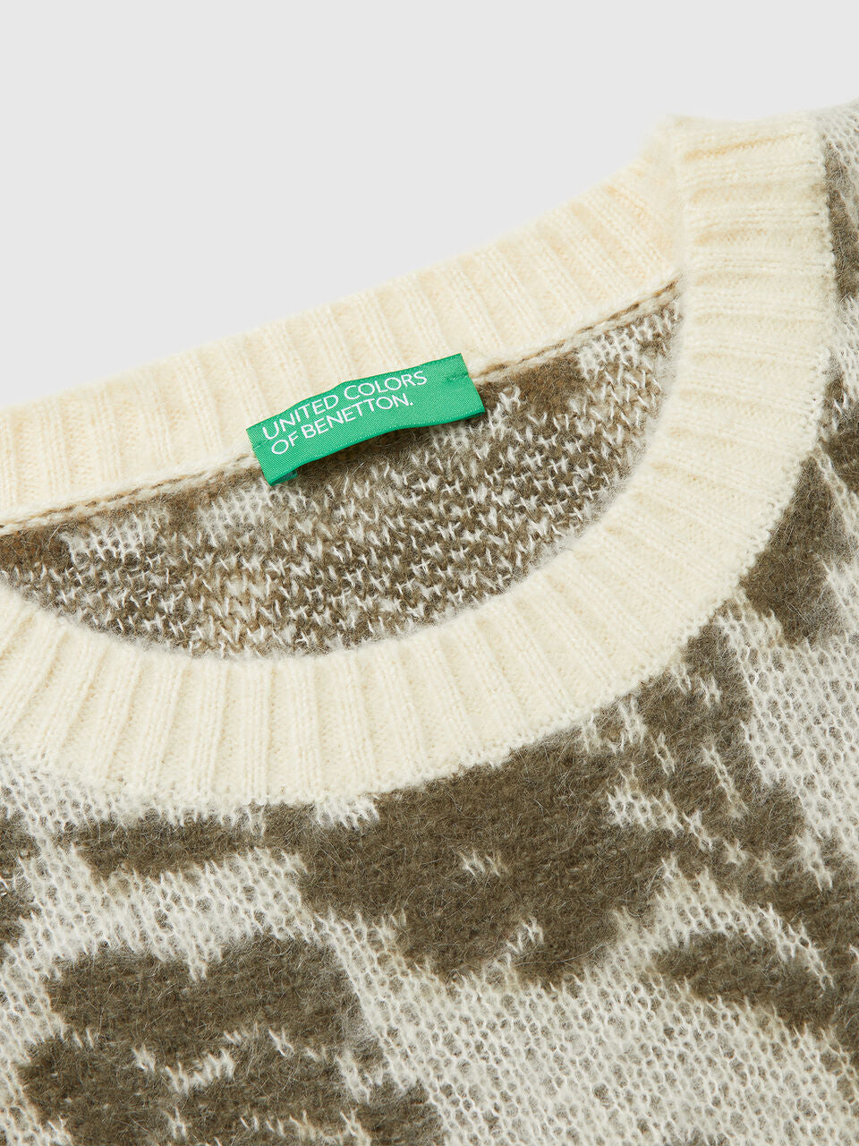 T-SHIRT WITH FLORAL PATTERN