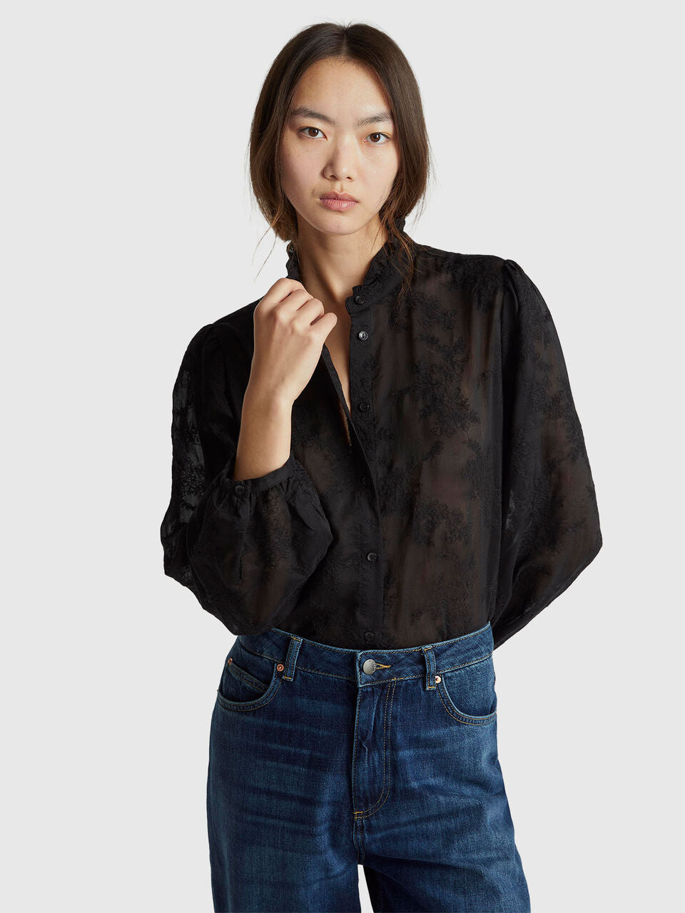 EMBROIDERED BLOUSE WITH RUFFLED COLLARD