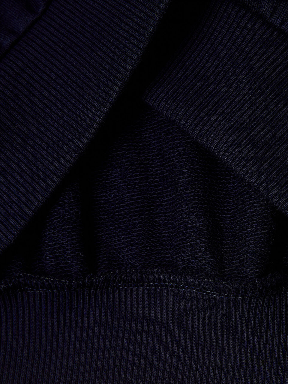 SWEATSHIRT © HARVARD UNIVERSITY