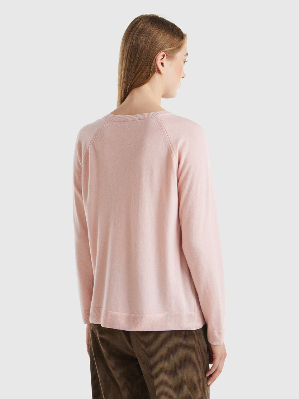 CAMEL CREW NECK SWEATER IN CASHMERE AND WOOL BLEND