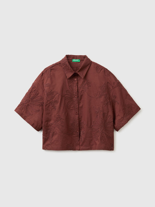 CROPPED SHIRT WITH FLORAL EMBROIDERY