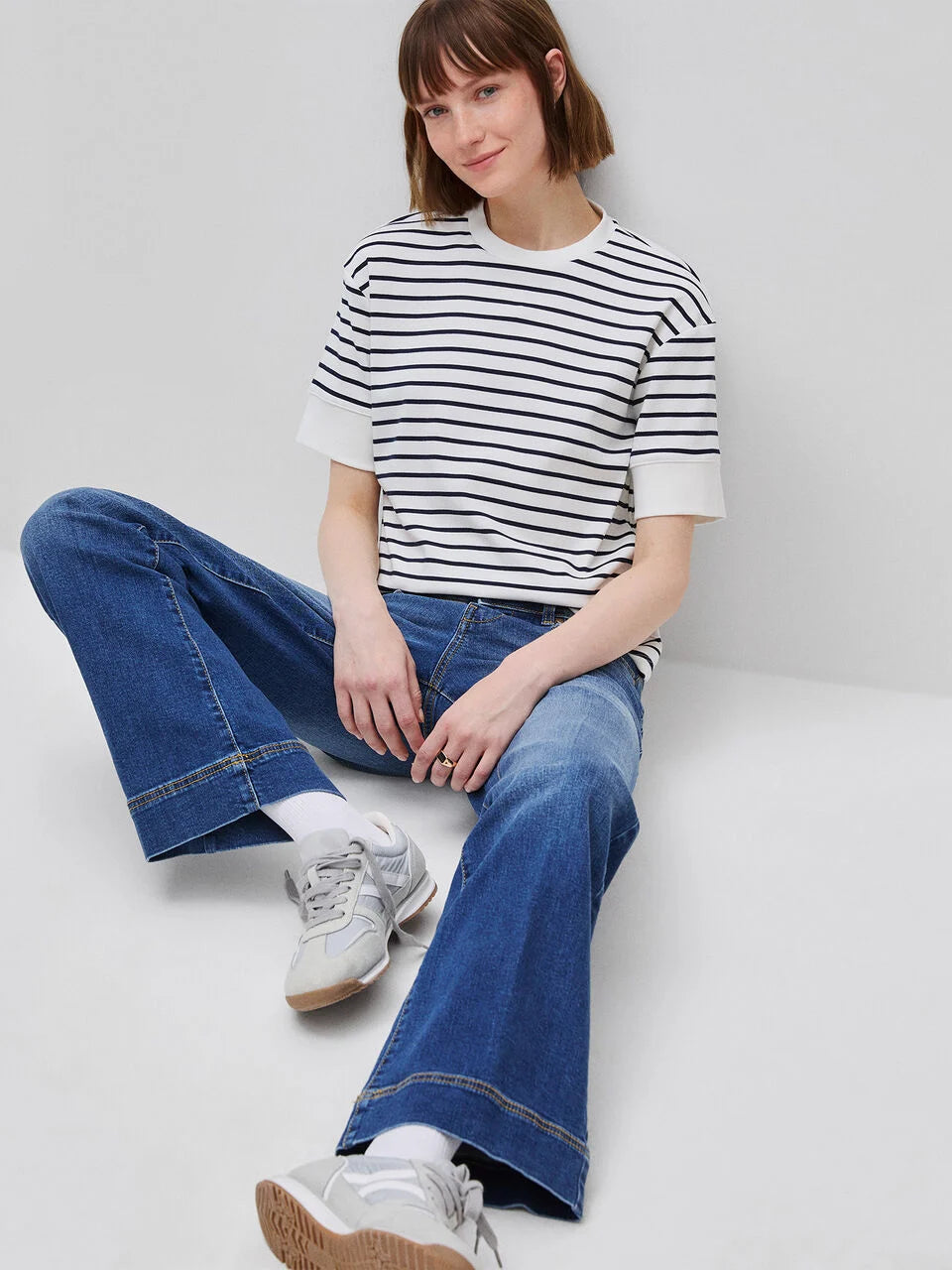 STRIPED SHORT-SLEEVED T-SHIRT