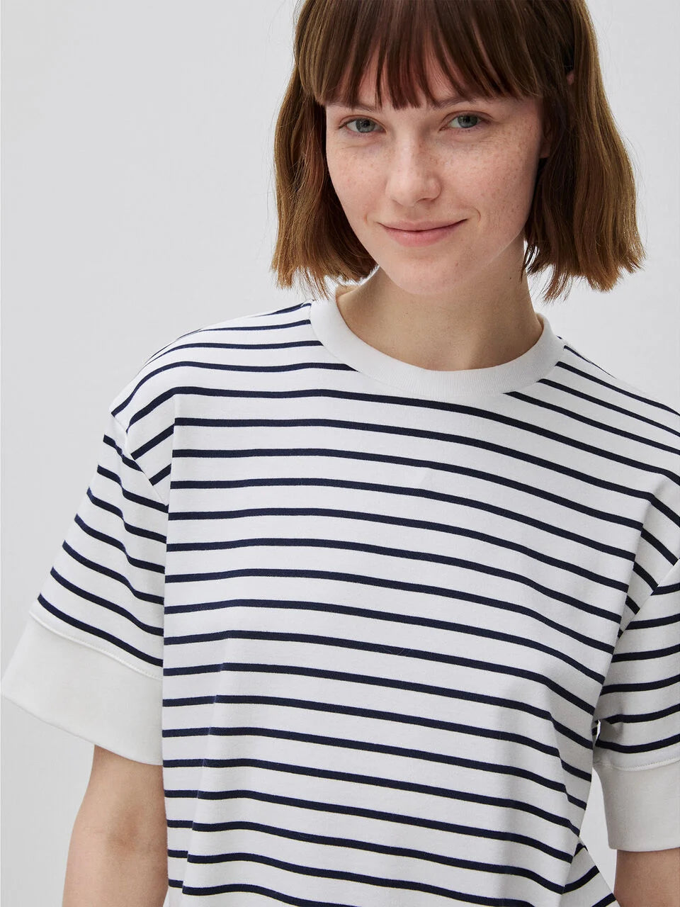 STRIPED SHORT-SLEEVED T-SHIRT