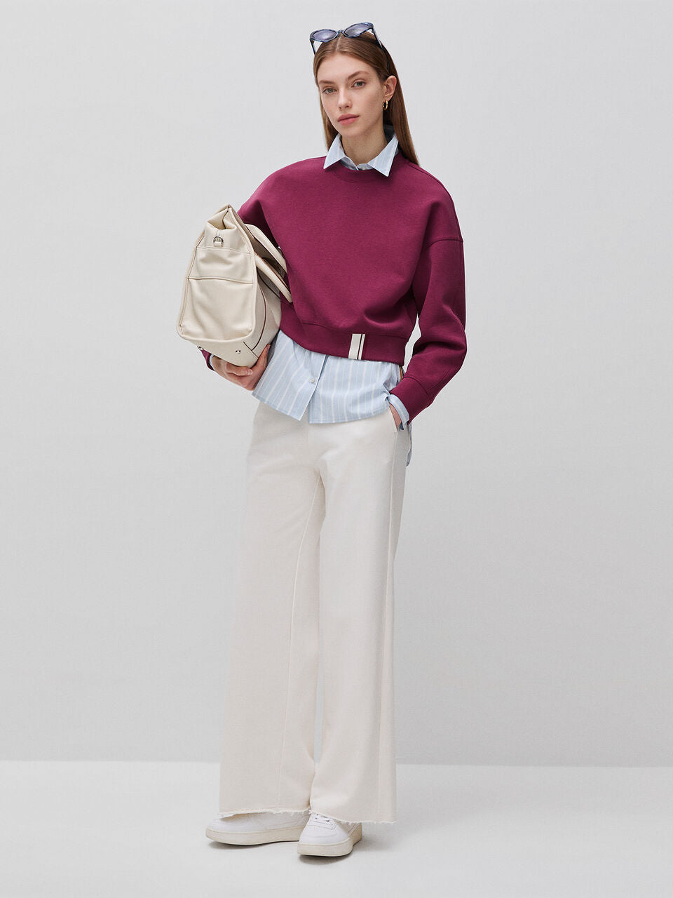 BOXY FIT SWEATSHIRT WITH CREST ON THE BACK