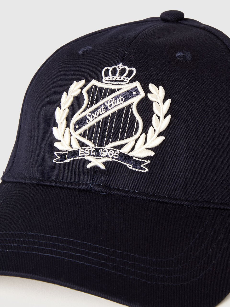BASEBALL CAP WITH EMBROIDERY