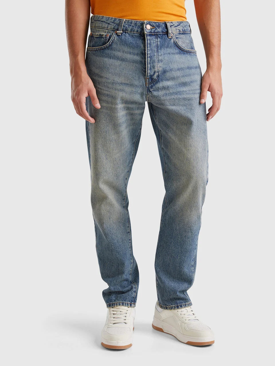 STRAIGHT LEG JEANS