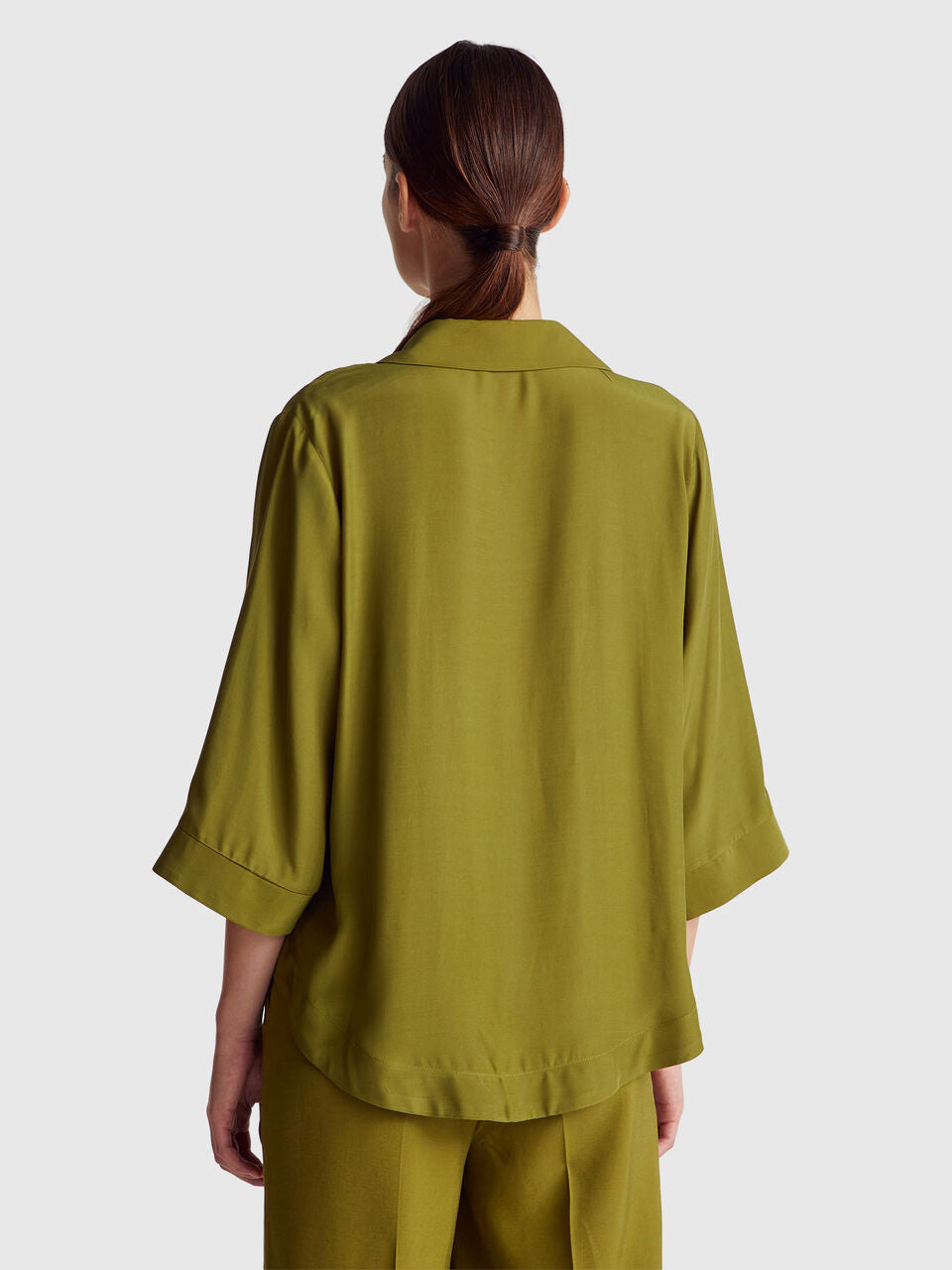 WIDE BLOUSE IN 100% VISCOSE