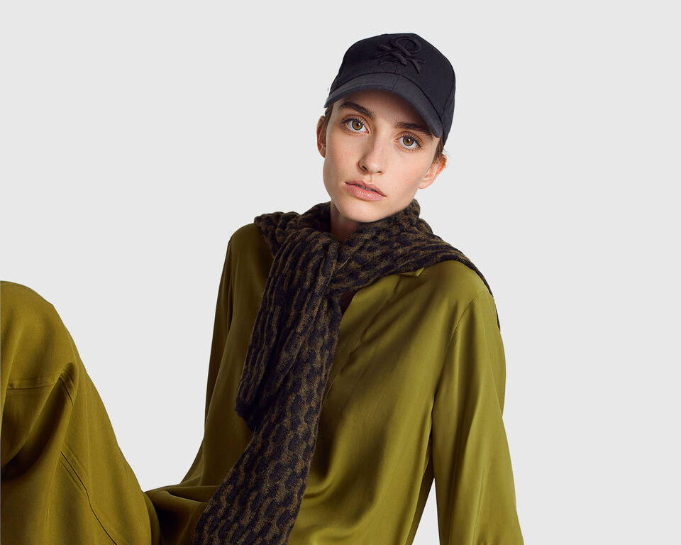 WIDE BLOUSE IN 100% VISCOSE