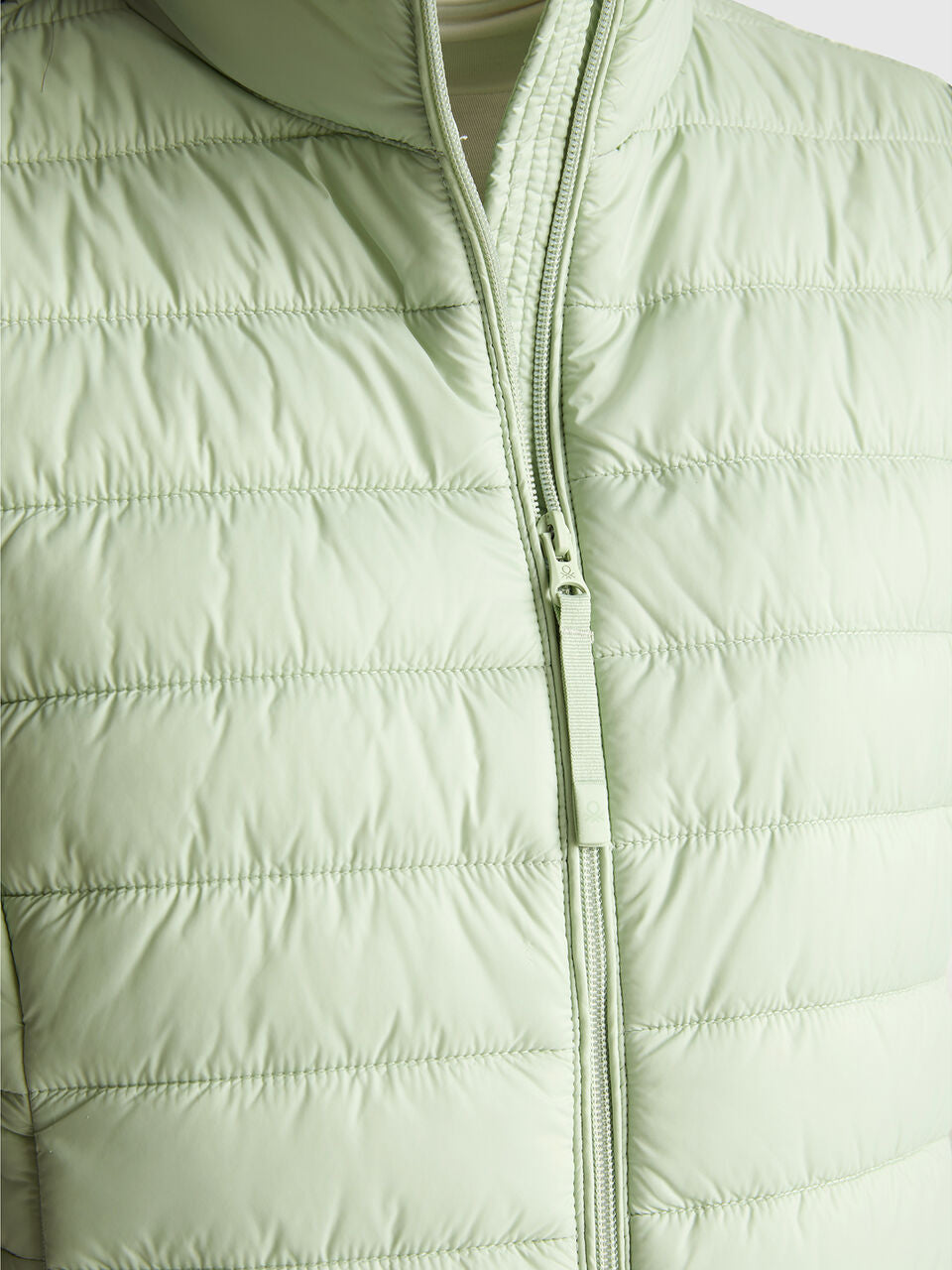 SLEEVELESS SLIM FIT JACKET WITH PADDING
